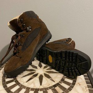 Vintage Eastern Mountain Sports (EMS) Hiking Boots with Vibram soles, Size 7